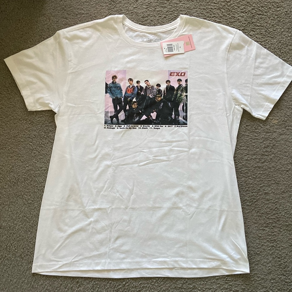 NWT EXO KPop Room Group Pic Graphic Band tee shirt Size XL